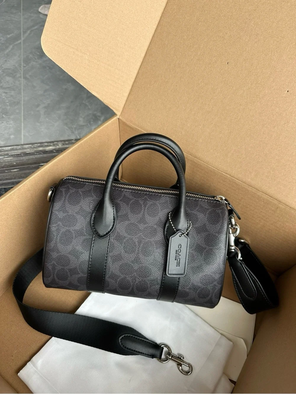 ❤️Coach Men’s Dark Brown/Black Signature Barrel Bag with Removable Strap